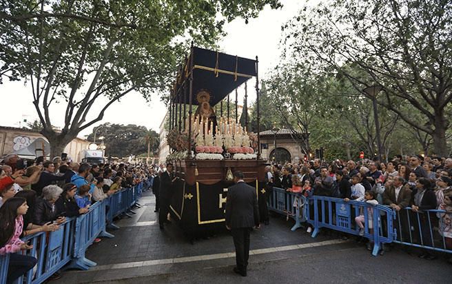 El Jueves Santo es el día de la institución de la Eucaristía. La celebración crea un ambiente festivo y de gran solemnidad, gozo por el sacramento de la Eucarística y tristeza por lo que ocurrirá después de la Última Cena, el martirio y la crufixión de Jesús.