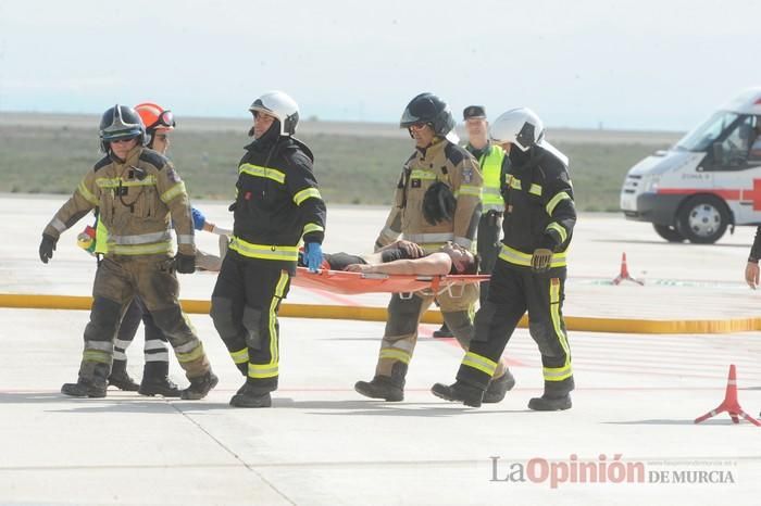 Simulan un accidente aéreo en aeropuerto