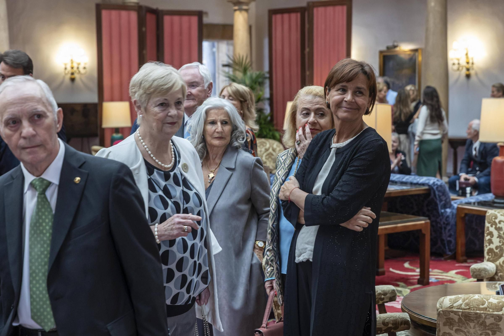 La Asociación Día de Galicia en Asturias entrega su medalla de oro a Adrián Barbón y Carmen Moriyón