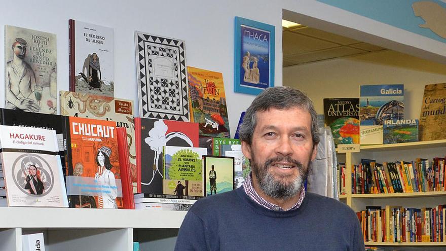 El escritor José Luis González Ruano en la librería Azulia.