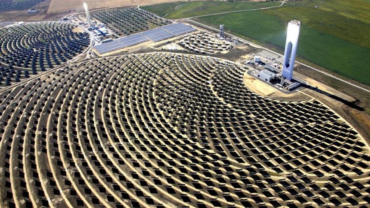 Plataforma solar de Abengoa en Sanlúcar La Mayor (Sevilla).