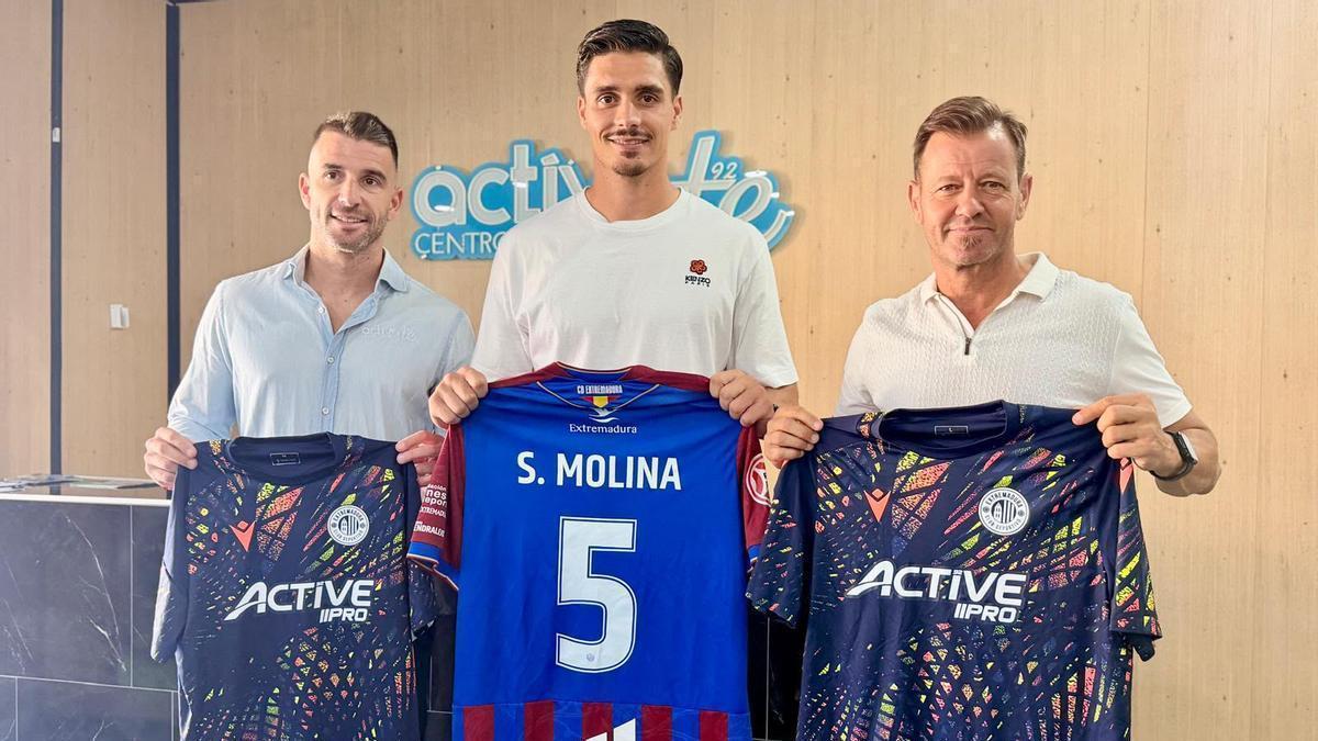 Pedro Manuel Acevedo, de Active Pro, junto a Sergi Molina, en el centro; y a Manuel Mosquera, a la derecha.