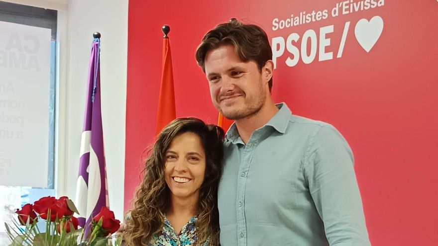 El nuevo secretario, Iván Torres, junto a Azahara Peña.