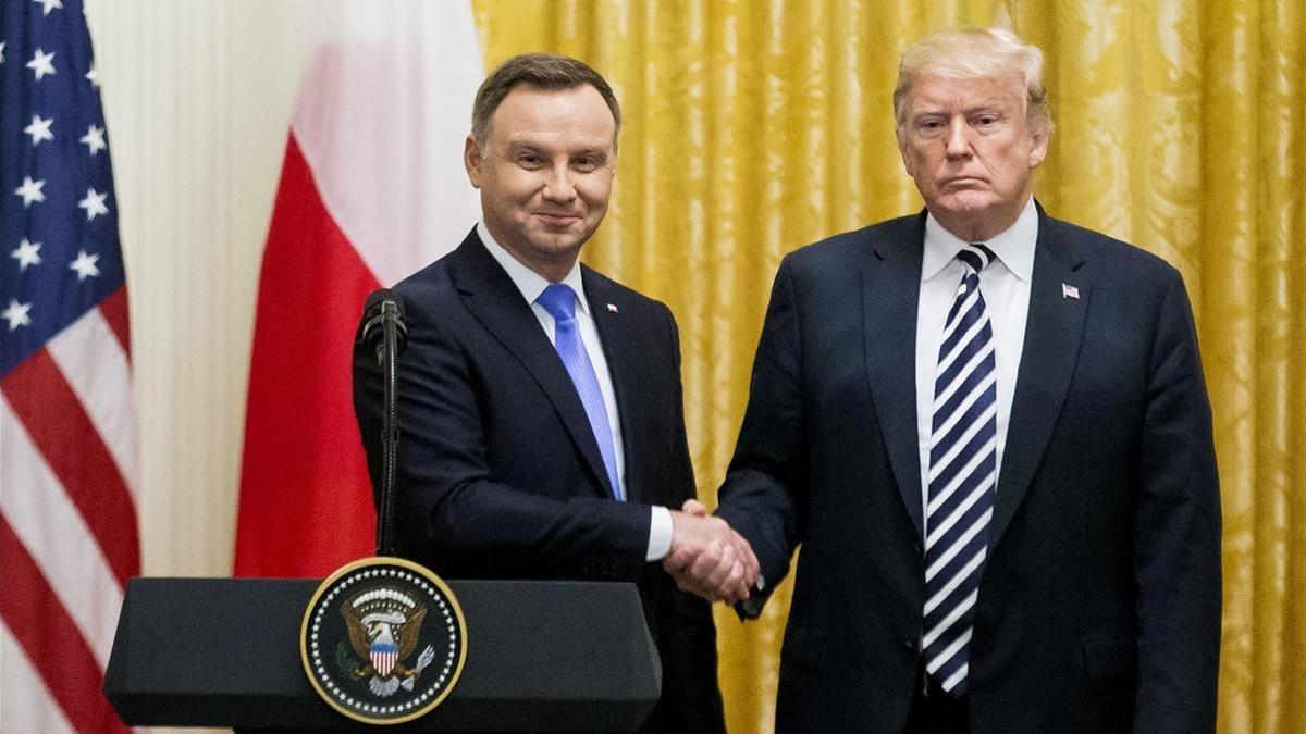 el presidente de polonia andrzel duda y el de eeuu donald trump