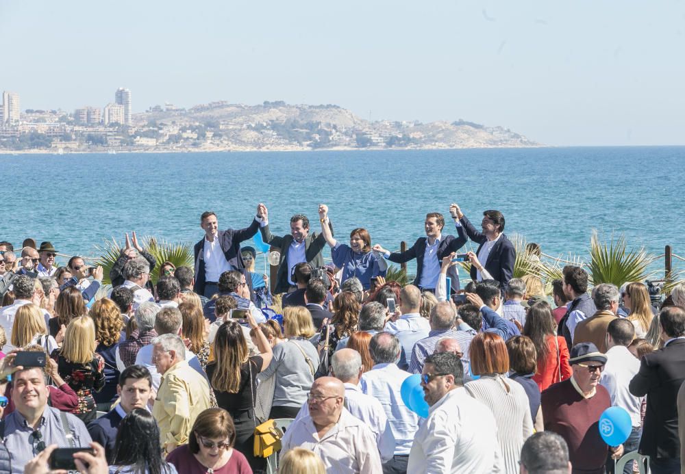 Casado propone en Alicante que todas las oposiciones se desarrollen en castellano.
