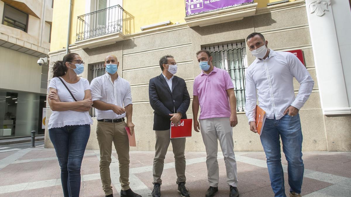 Los representantes de PSOE, Unidas Podemos y Compromís, hoy a las puertas del Síndic