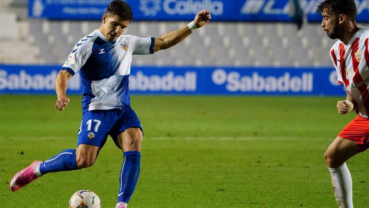 Víctor García durante un partido del Sabadell.