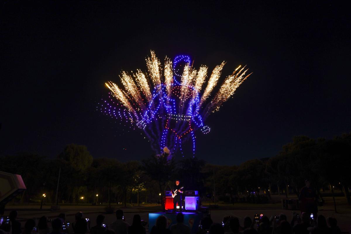 Espectacular 'show' de luces con drones en el estreno de 'Súperman'. Espectacular 'show' de luces con drones en el estreno de 'Súperman'.