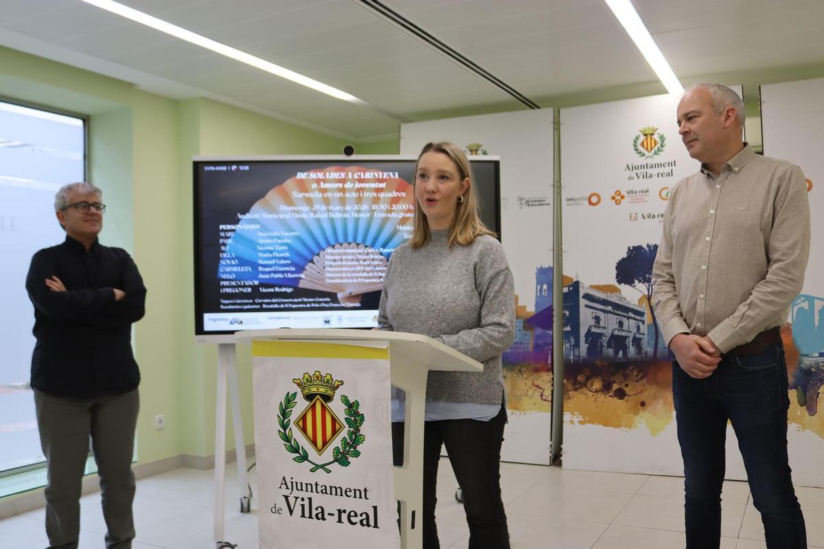 La regidora de Cultura i vicealcaldessa de Vila-real, Maria Fajardo, ha presentat la sarsuela ‘De Solades a Carinyena o Amors de Joventut’.