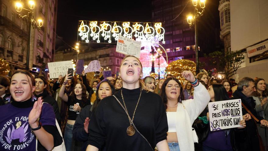 Vigo se tiñe de violeta en contra de la violencia machista