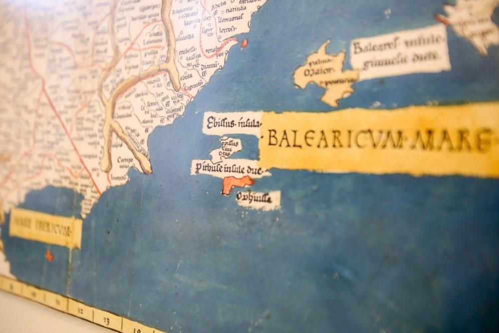 Los secretos que esconde el fondo cartográfico del Arxiu Històric d’Eivissa