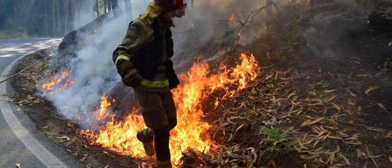 Incendio en la parroquia de Tomeza el verano pasado. // Gustavo Santos