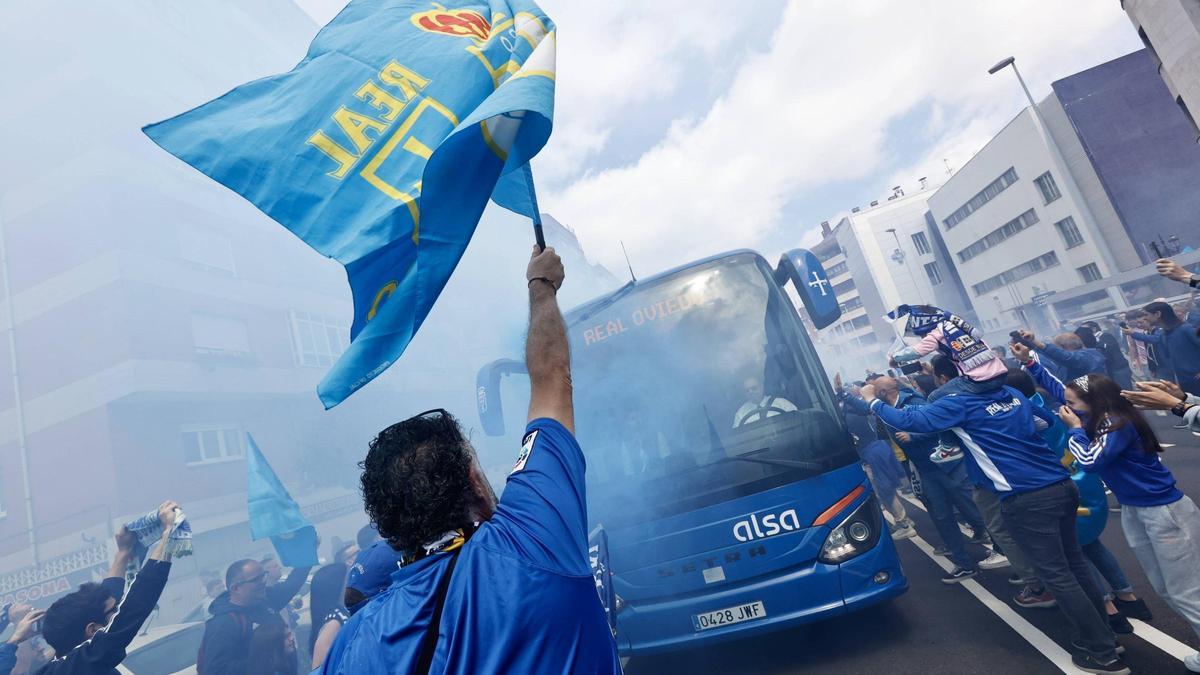 EN IMÁGENES: así fue el ambiente en la previa del partido del Real Oviedo