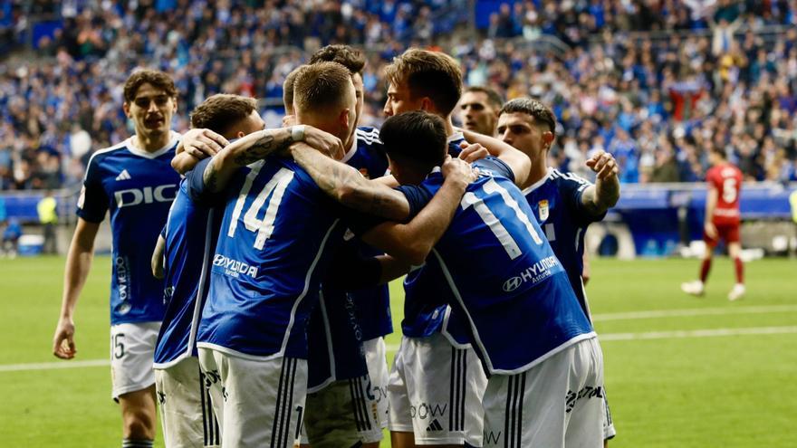 El Oviedo golea y da otro paso hacia el play-off: victoria 3-0 ante el Andorra