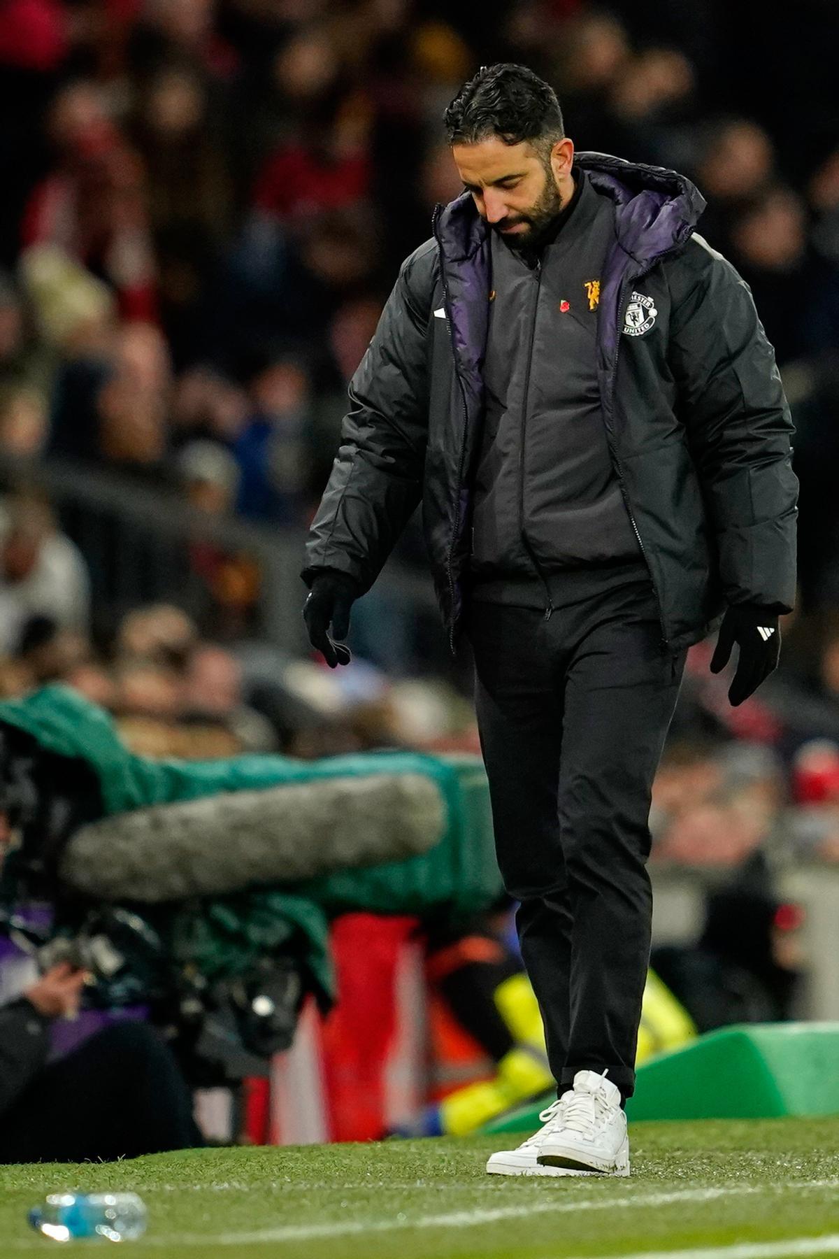 Rúben Amorim, abatido tras caer ante el Everton