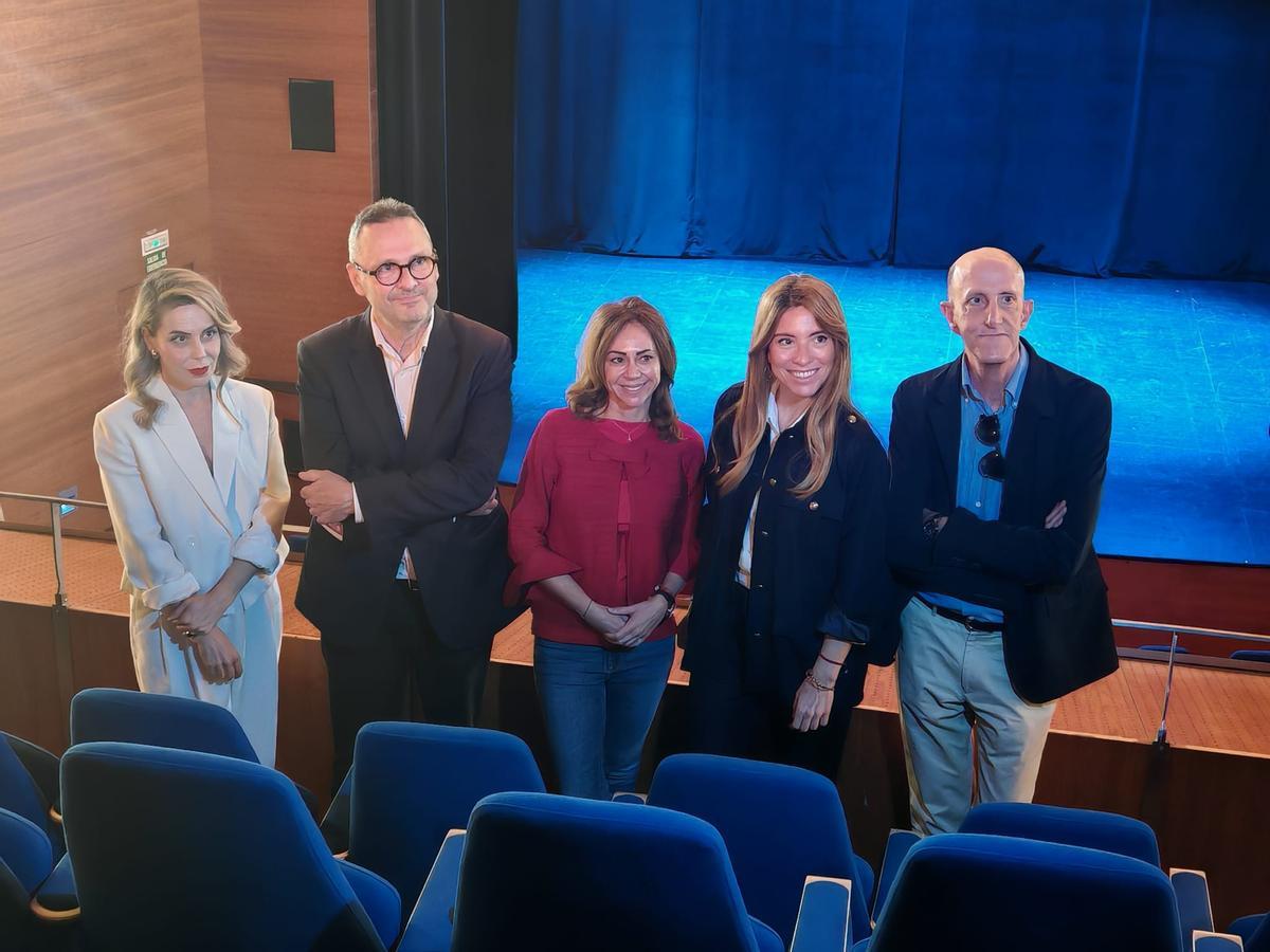 Una imagen al finalizar la reunión, en el Teatre Arniches