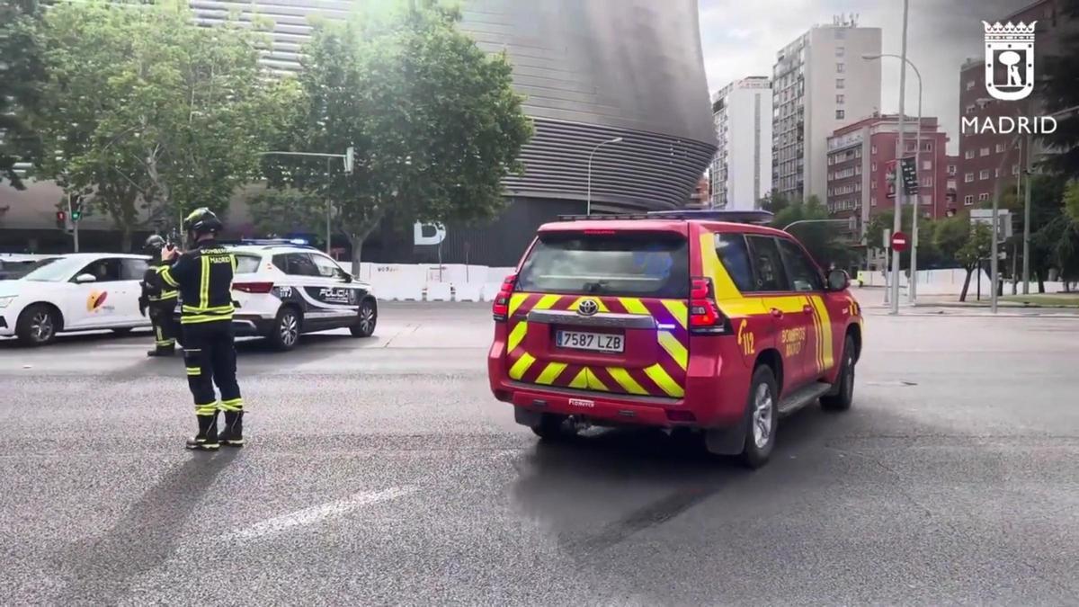 Una fuga de gas obliga a cortar la Castellana y a cerrar la estación de metro de Bernabéu