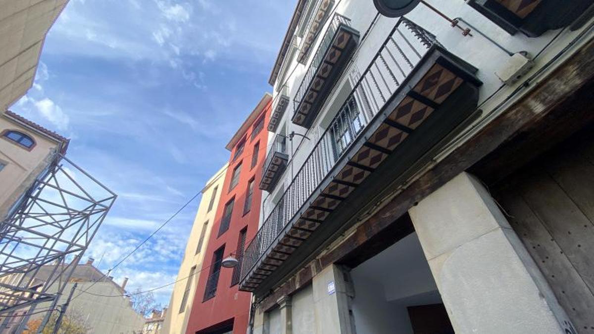 Un dels allotjaments del Carrer dels Sastres habitat per estudiants d'Olot