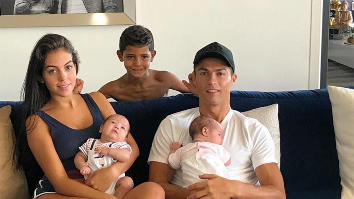 Las fotos con más 'likes' de Instagram: #8 la familia de Cristiano Ronaldo y Georgina Rodríguez