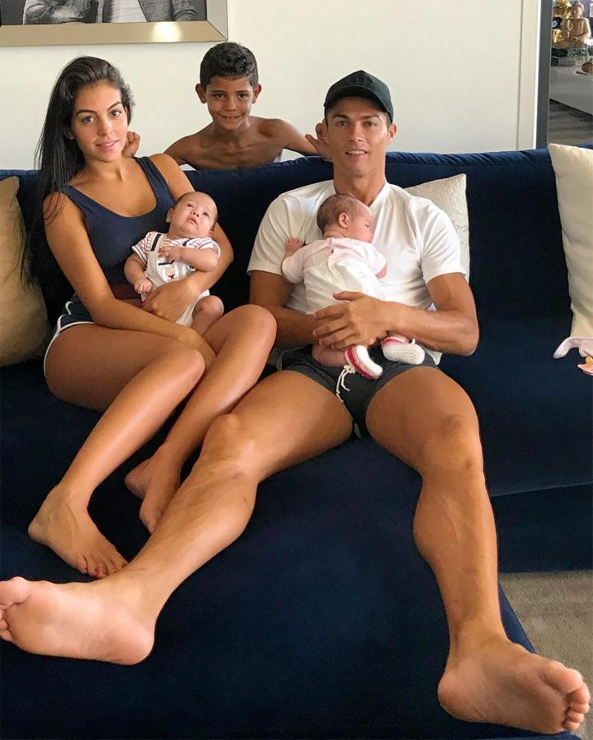 Las fotos con más 'likes' de Instagram: #8 la familia de Cristiano Ronaldo y Georgina Rodríguez