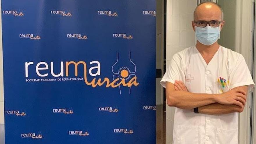 Doctores especialistas en reumatología y pacientes, en el Día de las Enfermedades Reumáticas