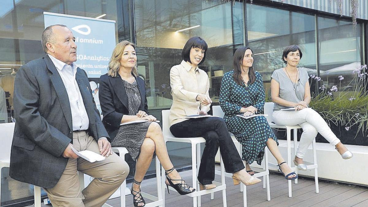 José Sierra, Concha Andrés, Diana Morant, Elisa Valía y G. Sánchez, durante la presentación del libro, ayer.