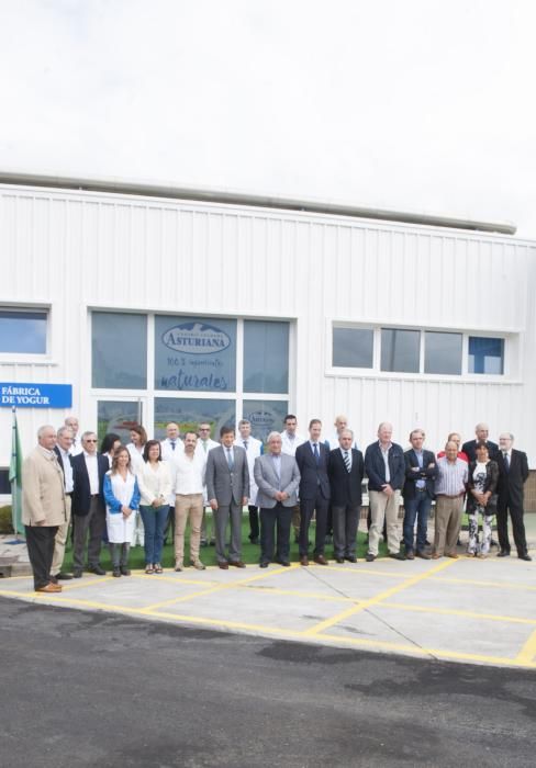 Visita de Javier Fernández a las instalaciones de Central Lechera Asturiana