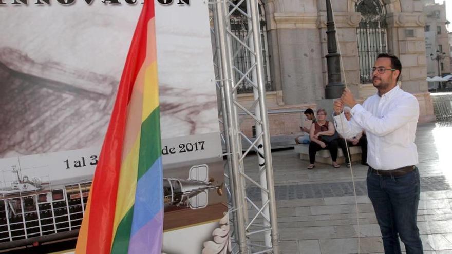 Las banderas de la diversidad ondean en el Palacio Consistorial