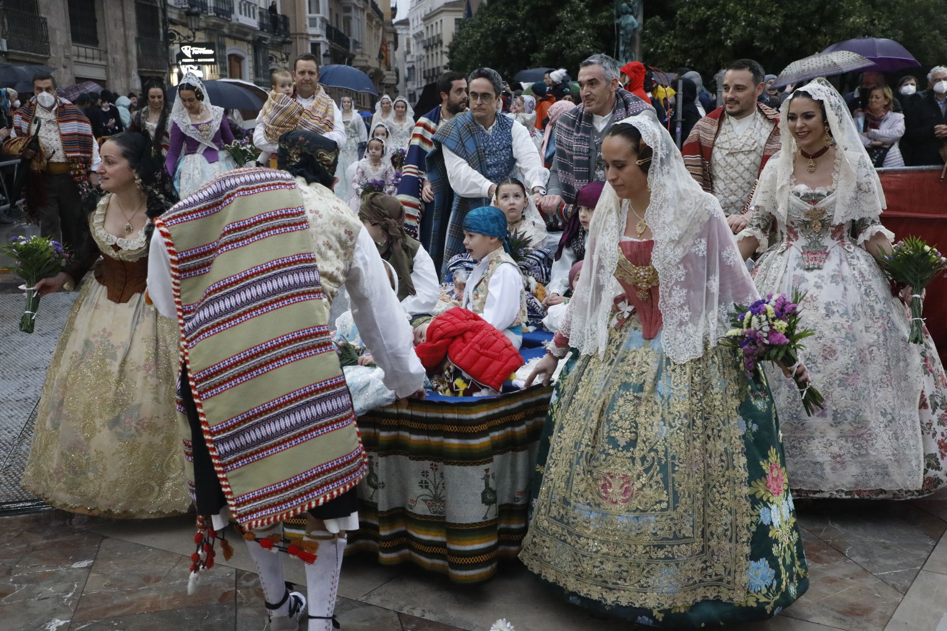 Búscate en el primer día de ofrenda por la calle Quart (entre las 18:00 a las 19:00 horas)