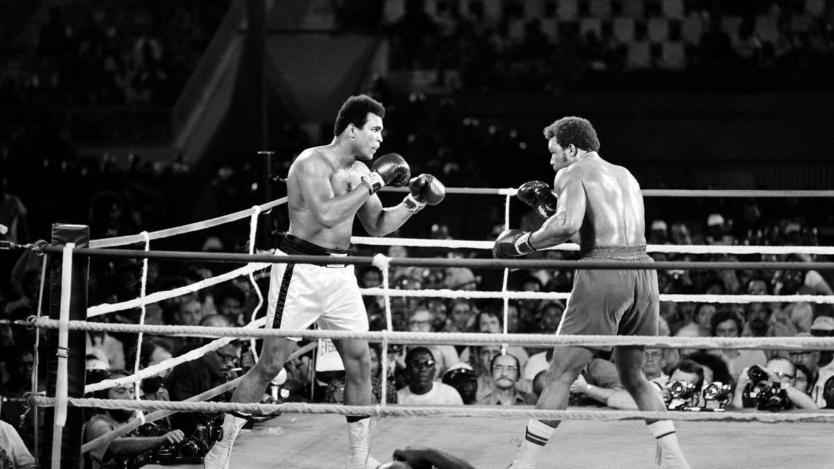 Muhammad Ali noqueó a George Foreman el 30 de octubre de 1974 durante su pelea por el campeonato mundial de pesos pesados.