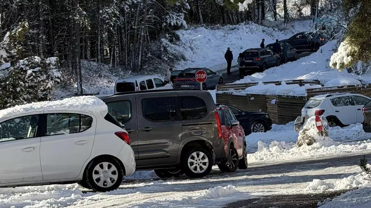 Párking del restaurante Els Roures este domingo por la mañana