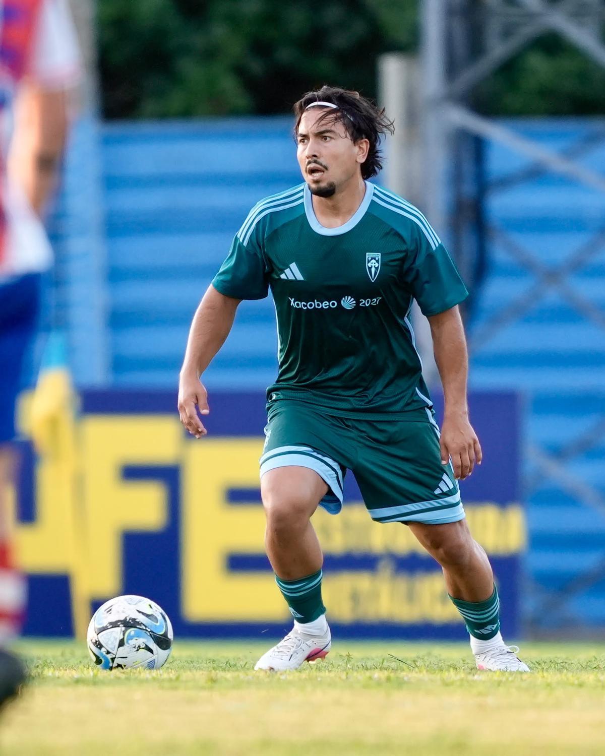 El Compos supera una nueva prueba de pretemporada: el Triangular Vila de Cambados, en imágenes