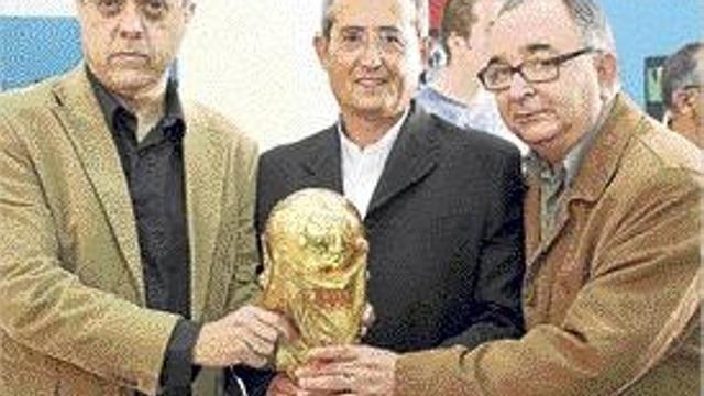 Los exárbitros Paños, Quiralte y Mallea organizaron del acto.
