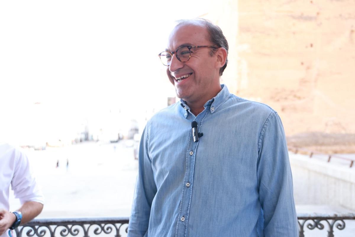 Rafa Mateos sonríe tras conocer que Cáceres será Ciudad Europea del Deporte en el año 2026.