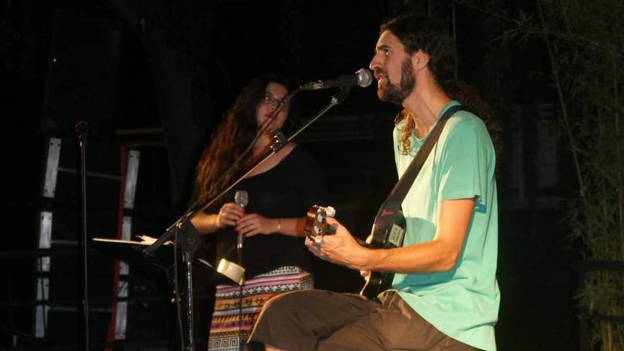 El músico Chico Herrera, durante una actuación.