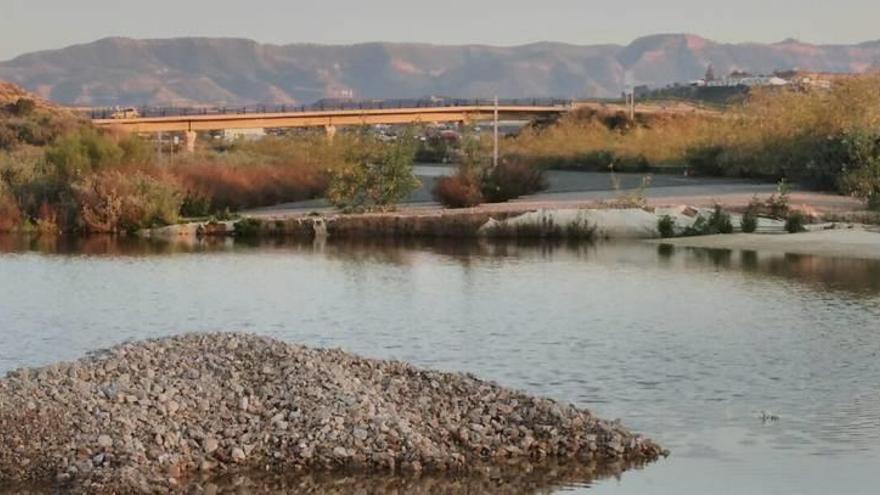 Los 20 l/m2 caídos en el tramo en el que finaliza la autovía del bancal han creado un embalse de agua.