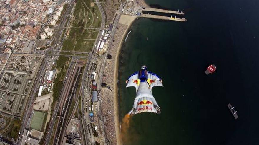 Alarma en Francia por cinco muertes este verano por la moda de los hombres pájaro y el &#039;wingsuit&#039;