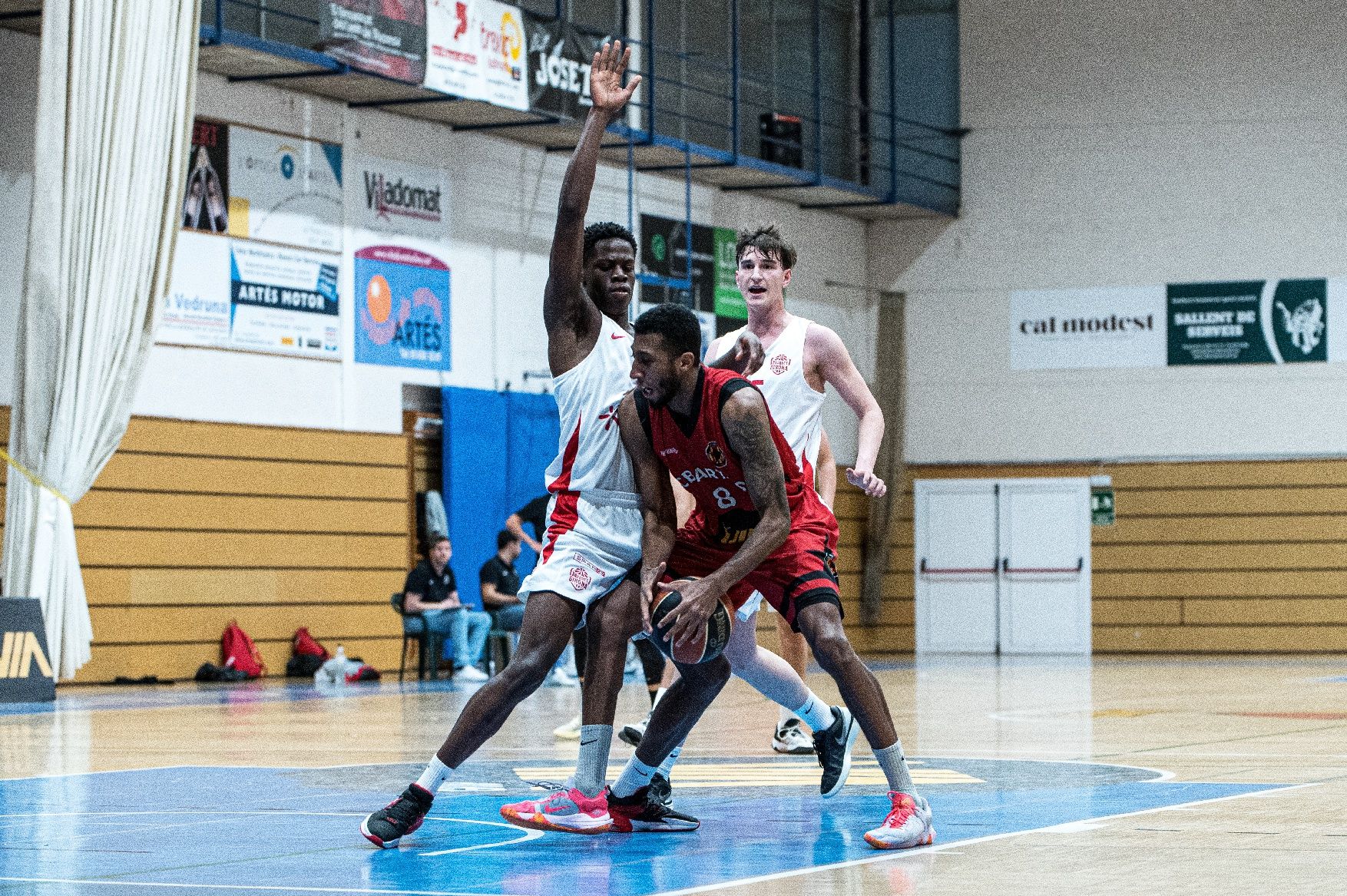 Les imatges del Bàsquet CB Artès - Bàsquet Girona