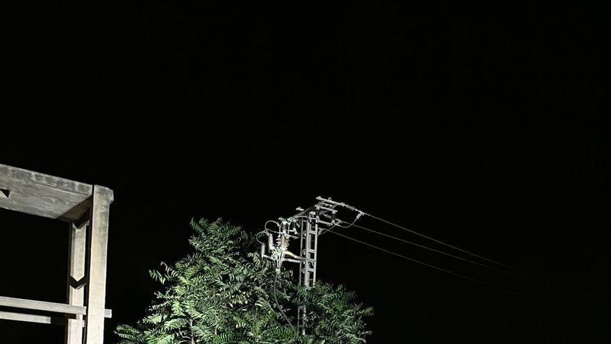 En Aspe el reventón térmico de esta madrugada ha provocado un corte de luz de más de tres horas por daños en el tendido eléctrico que ha afectado a varias zonas del municipio