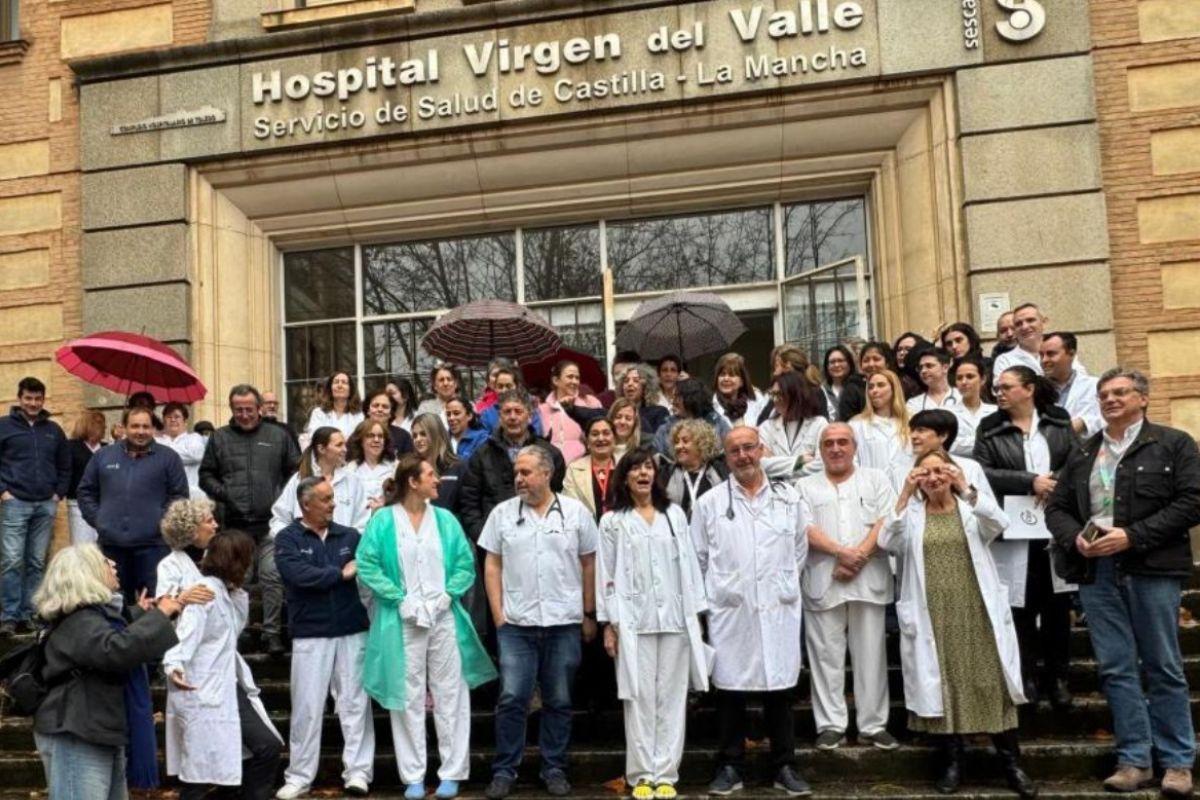 Trabajadores del Hospital Virgen del Valle de Toledo se concentran contra su cierre
