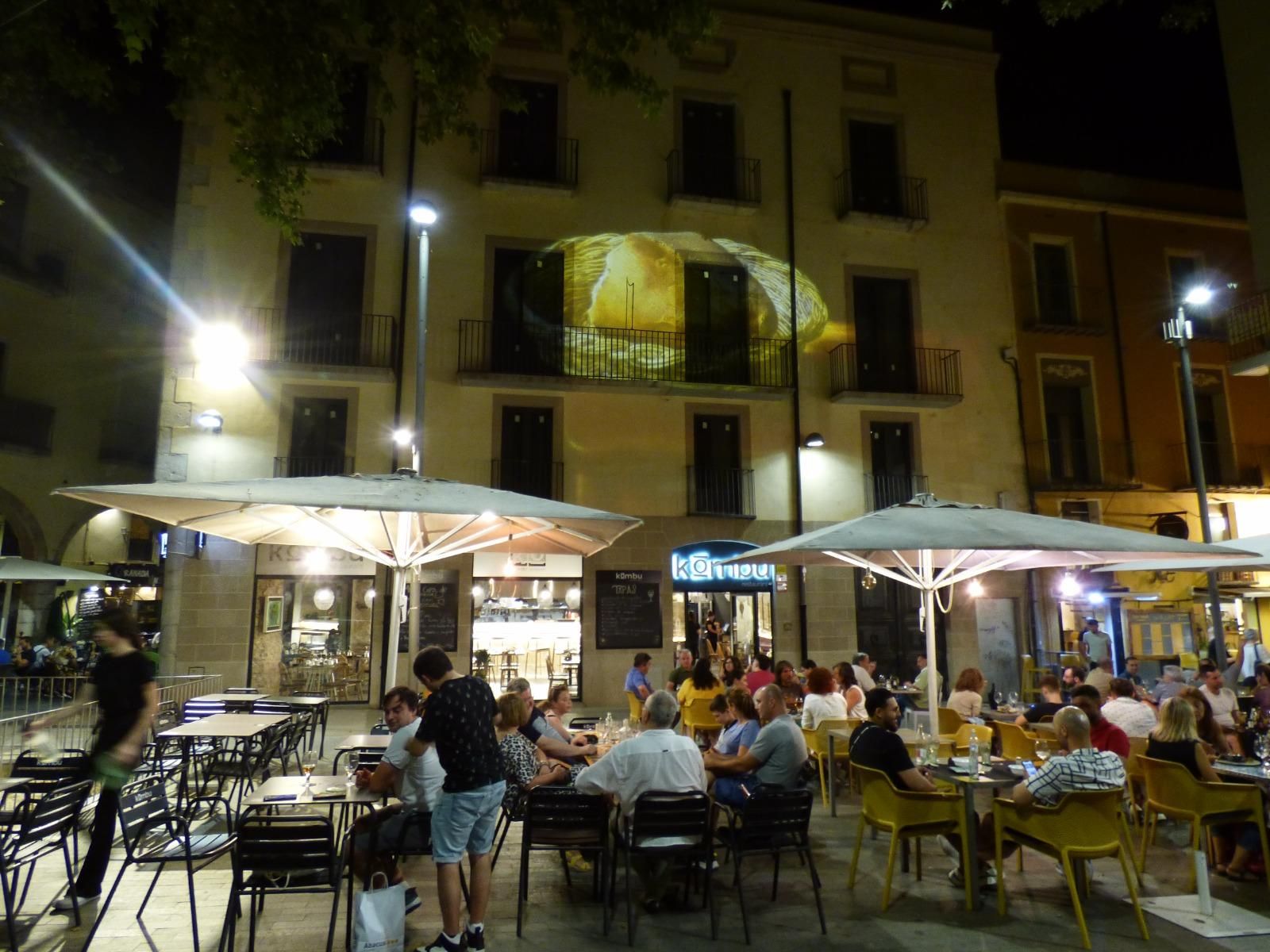 Dalí il·lumina les façanes de Figueres