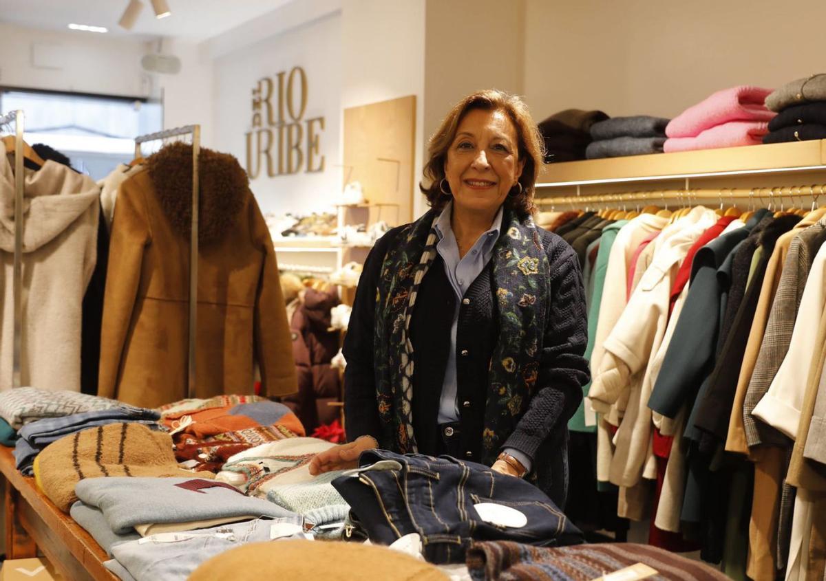 Marta del Río, en su tienda de Oviedo de Oviedo. | FERNANDO RODRÍGUEZ