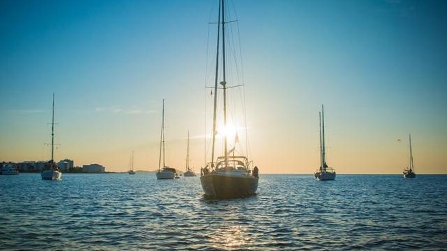 Ibiza, un lugar de ensueño para alquilar un barco