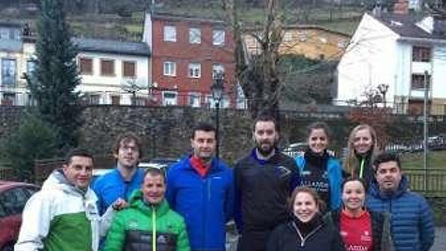 Participantes en la carrera de Pola de Allande.