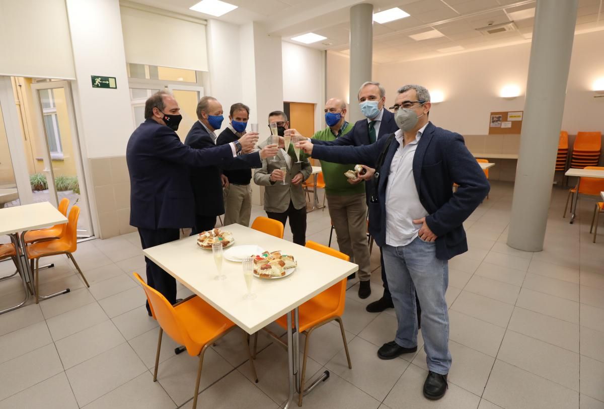 EL PERIÓDICO DE ARAGÓN entrega sus 150 roscones en el Día de San Valero y acerca la tradición a los comedores sociales