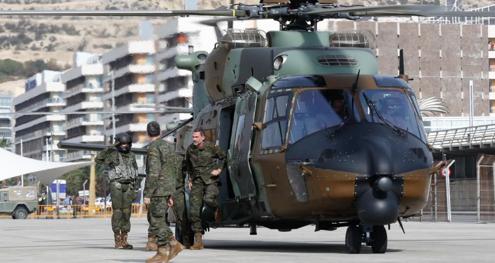 El Rey Felipe VI sigue desde Alicante varias maniobras del Mando de Operaciones Especiales