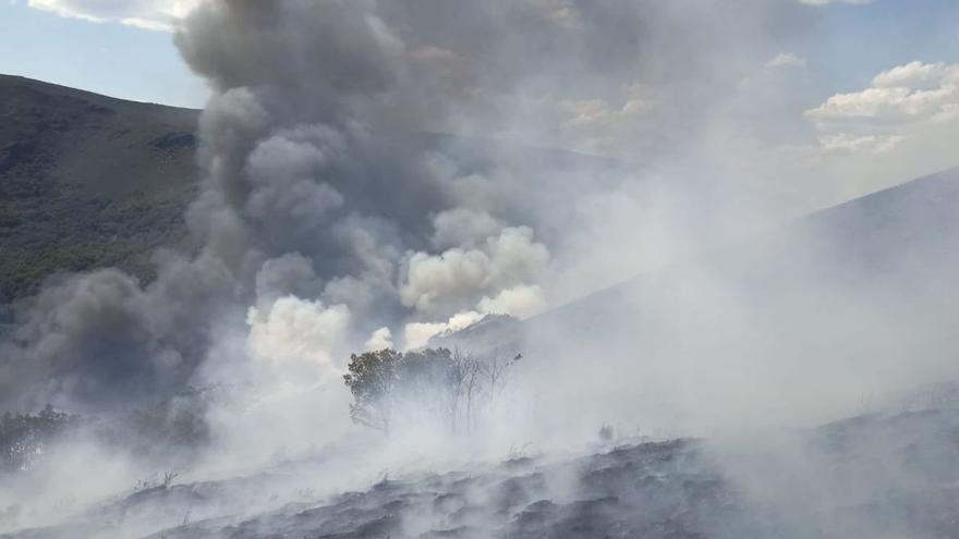 Fuego en Valdeorras y el Macizo Central