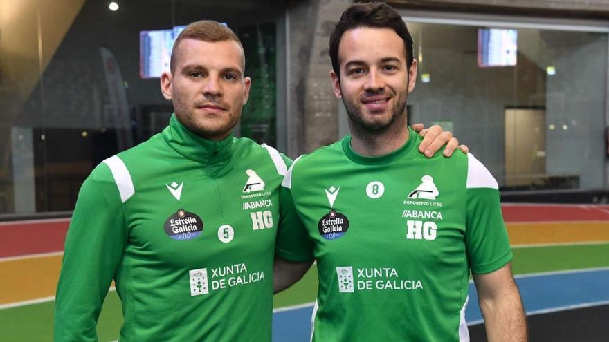 César Carballeira y David Torres, en el Palacio de los Deportes de Riazor. |  // VÍCTOR ECHAVE