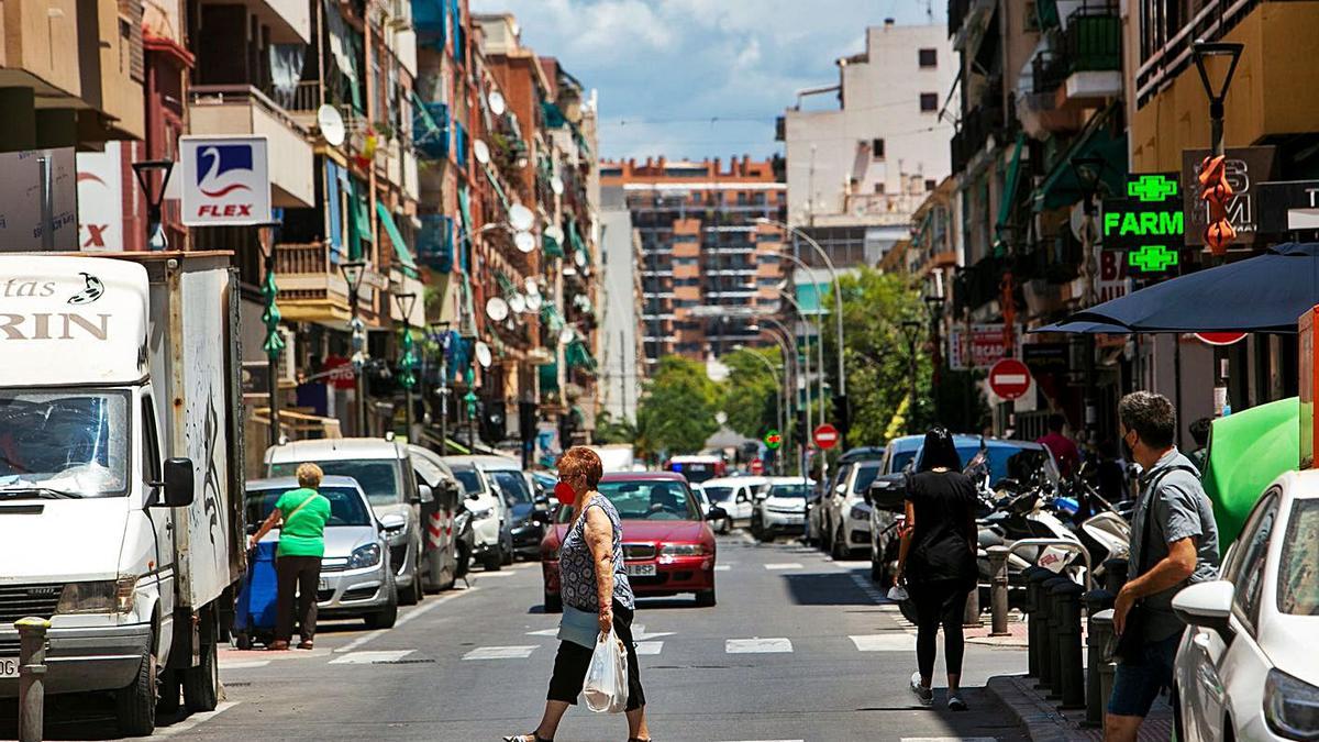 La Calle San Mateo dará prioridad a los peatones frente a los vehículos motorizados. | RAFA ARJONES