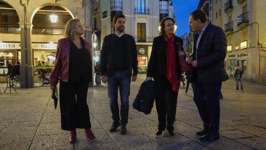 Magdalena Valerio, esta tarde, en Zamora junto a responsables provinciales del PSOE.